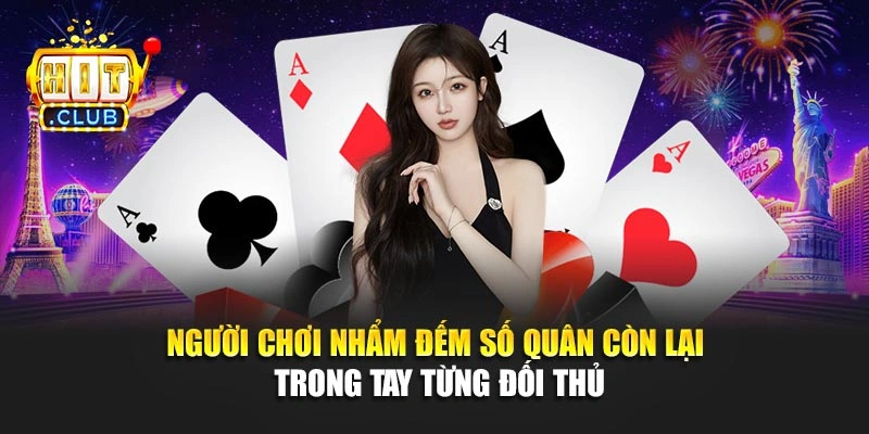 Người chơi nhẩm đếm số quân còn lại trong tay từng đối thủ